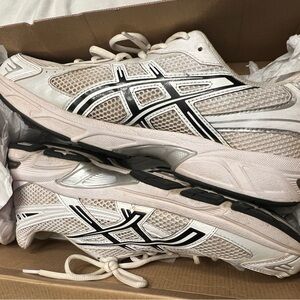 Asics White and Black GEL-1130 Sneakers
